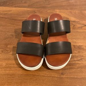 MIA platform black leather strap sandal size 7.5